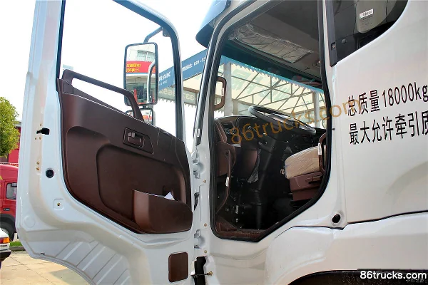 Sinotruk Steyr D7B heavy truck 2016 model 340 hp 4X2(6 wheels) tractor truck Cab (1) | 86Trucks