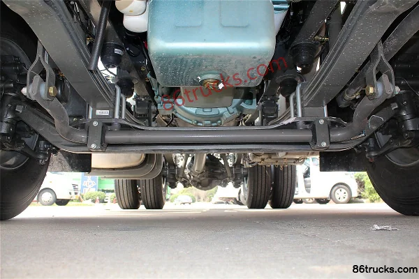 Sinotruk Steyr D7B heavy truck 2016 model 340 hp 4X2(6 wheels) tractor truck Chassis (2) | 86Trucks