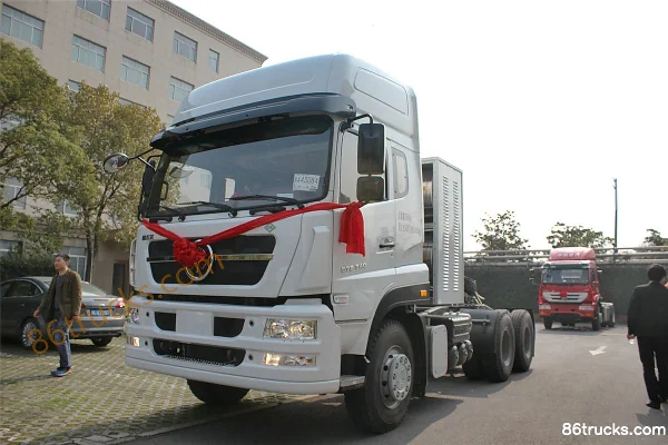 Sinotruk Steyr D7B Heavy Truck 340hp 6X4(10 wheels) LNG Hazardous Material Tractor Truck Exterior (3) | 86Trucks