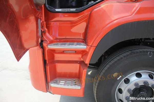 Dongfeng Commercial Vehicle Tianlong heavy truck 420 hp 6X4(10 wheels) tractor truck Cab (3) | 86Trucks