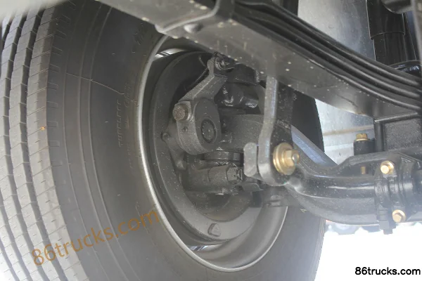 Dongfeng Commercial Vehicle Tianlong heavy truck 420 hp 6X4(10 wheels) tractor truck Chassis (3) | 86Trucks