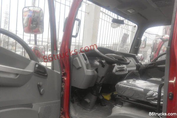 Dayun Aopuli 115 hp 4X2(6 wheels) 5.1m single-row flatbed light truck Cab (1) | 86Trucks