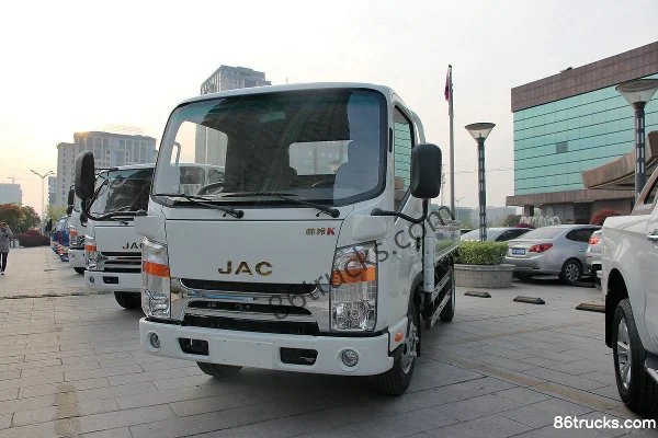 JAC Shuailing K340 Fashion Edition 152hp 4X2(6 wheels) 4.23m Single Row Flatbed Light Truck Exterior (3) | 86Trucks