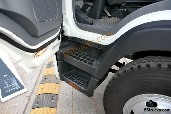 JAC Weishida W381 141 hp 4X2(6 wheels) 5.2m Single Row Flatbed Light Truck Cab (3) | 86Trucks