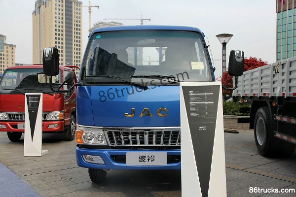 JAC Junling K330 120hp 4X2(6 wheels) 4.18m Single Row Flatbed Light Truck Exterior (2) | 86Trucks