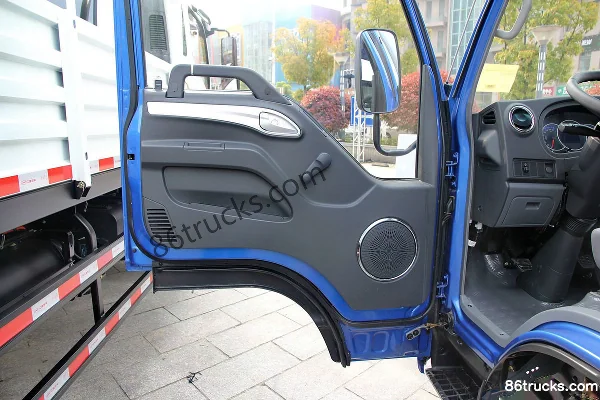 JAC Junling K330 120hp 4X2(6 wheels) 4.18m Single Row Flatbed Light Truck Cab (1) | 86Trucks