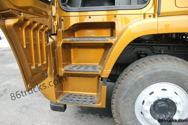 Sichuan Hyundai Chuanghu XCIENT Heavy Truck 340hp 8X4(12 wheels) 7.6m Dump Truck Cab (3) | 86Trucks