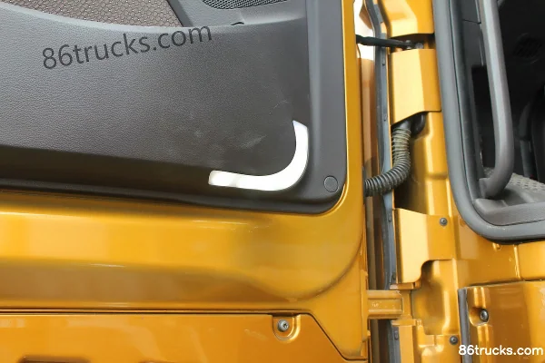 Sichuan Hyundai Chuanghu XCIENT Heavy Truck 340hp 8X4(12 wheels) 7.6m Dump Truck Cab (2) | 86Trucks