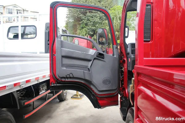 Sichuan Hyundai Ruiyue 115 hp 4X2(6 wheels) 4.18m Single Row Flatbed Light Truck Cab (1) | 86Trucks