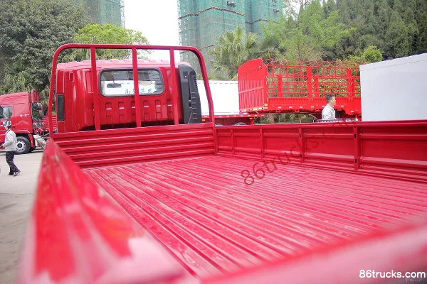 Sichuan Hyundai Ruiyue 115 hp 4X2(6 wheels) 4.18m Single Row Flatbed Light Truck Body (2) | 86Trucks