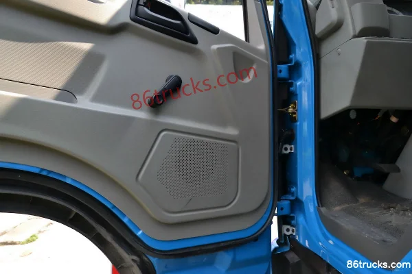 FAW Jiefang Lin VH 190hp 4X2(6 wheels) 6.2m Van Cargo Truck Cab (2) | 86Trucks