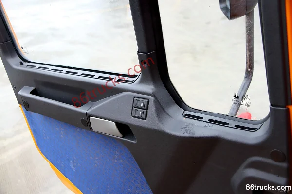Sinotruk HOKA H7 380ch 8X4(12 roues) camion citerne pour matériaux en poudre (marque Huawai Chille) Cabine (3) | 86Trucks