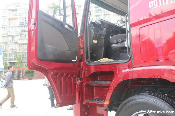 Sichuan Hyundai Chuanghu XCIENT Heavy Truck 360 hp 8X4(12 wheels) 9.3m Flatbed Cargo Truck Cab (1) | 86Trucks