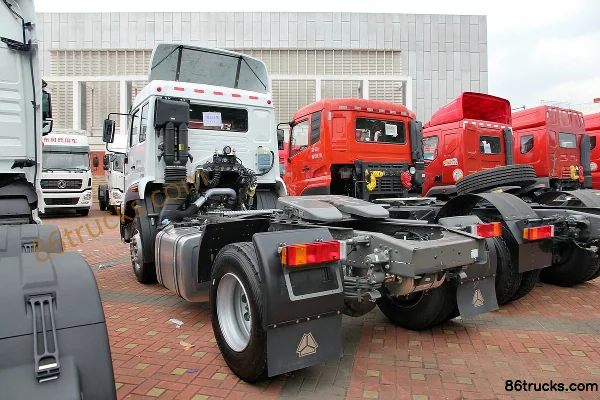 Sinotruk Steyr M5G Heavy Truck 240 hp 4X2(6 wheels) Tractor Truck Exterior (3) | 86Trucks