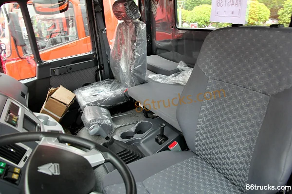 Sinotruk Steyr M5G Heavy Truck 240 hp 4X2(6 wheels) Tractor Truck Cab (2) | 86Trucks