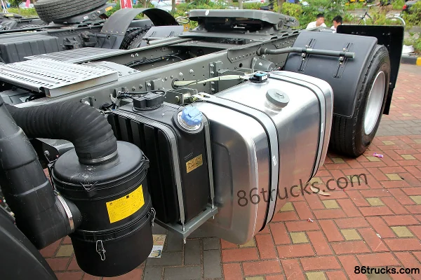 Sinotruk Steyr M5G Heavy Truck 240 hp 4X2(6 wheels) Tractor Truck Chassis (1) | 86Trucks