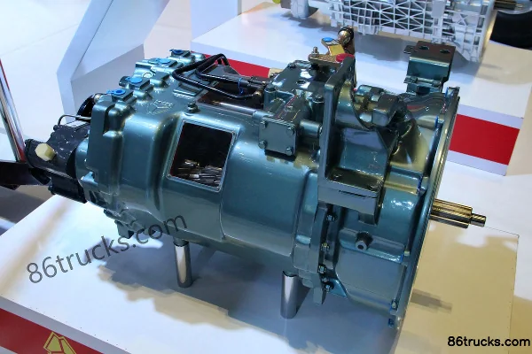 Sinotruk HW19709XST 9-Speed Manual Transmission Exterior (3) | 86Trucks