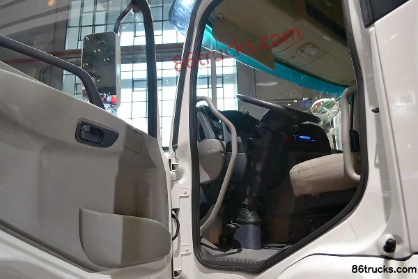 Dongfeng Commercial Vehicle Tianlong Heavy Truck 340 hp 6X4(10 wheels) Tractor Truck Cab (3) | 86Trucks