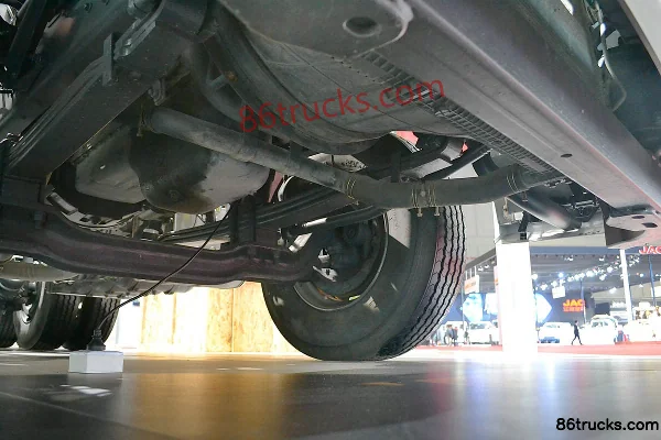 Dongfeng Commercial Vehicle Tianlong Heavy Truck 340 hp 6X4(10 wheels) Tractor Truck Chassis (3) | 86Trucks