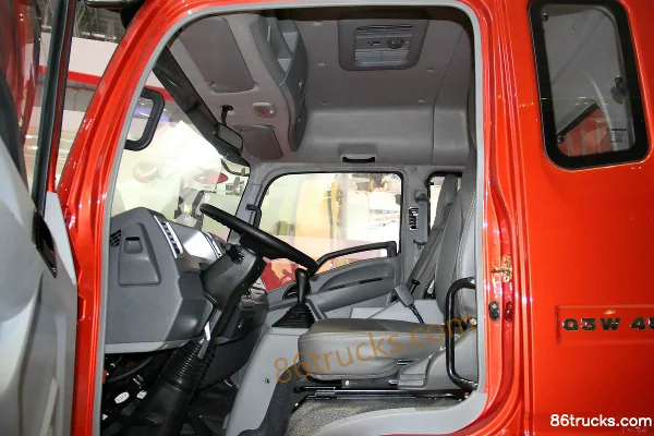 Sinotruk HOWO Tongshuai Heavy-Duty Edition 210 hp 4X2(6 wheels) 5.75m semi-crew cab van cargo truck (3) | 86Trucks