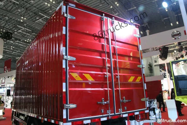 Sinotruk HOWO Tongshuai Heavy-Duty Edition 210 hp 4X2(6 wheels) 5.75m semi-crew cab van cargo truck Body (1) | 86Trucks