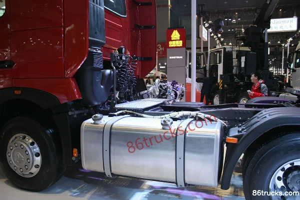 Sinotruk HOWO T7H Heavy Truck 440 hp 6X4(10 wheels) Tractor Truck (MCY11 Rear Axle) Cab (2) | 86Trucks