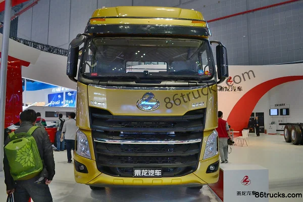 Dongfeng Liuqi Chenglong H7 Heavy Truck Flagship Edition 400hp 6X4(10 wheels) Tractor Truck Exterior (2) | 86Trucks