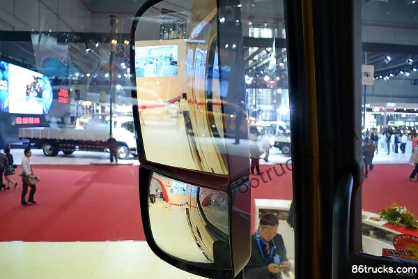 Dongfeng Liuqi Chenglong H7 Heavy Truck Flagship Edition 400hp 6X4(10 wheels) Tractor Truck Cab (2) | 86Trucks