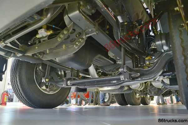 Dongfeng Liuqi Chenglong H7 Heavy Truck Flagship Edition 400hp 6X4(10 wheels) Tractor Truck Chassis (1) | 86Trucks