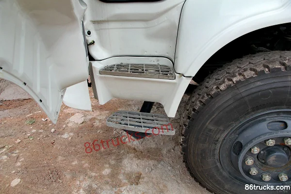 Dongfeng Teshang heavy truck 210hp 6X2(8 wheels) 8.6m van cargo truck (EQ5256XXYF) Cab (3) | 86Trucks