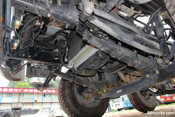 Dongfeng Teshang heavy truck 210hp 6X2(8 wheels) 8.6m van cargo truck (EQ5256XXYF) Chassis (2) | 86Trucks