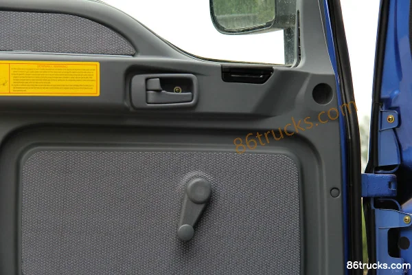 Foton Auman ETX 3 Series Medium Truck Plain Heavy-Duty Type 160 hp 4X2(6 wheels) 6.5m Wing Van Cargo Truck Cab (2) | 86Trucks