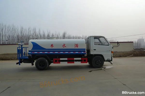 JMC Classic Shunda 190 hp 4X2(6 wheels) single-long water sprinkler truck Exterior (2) | 86Trucks