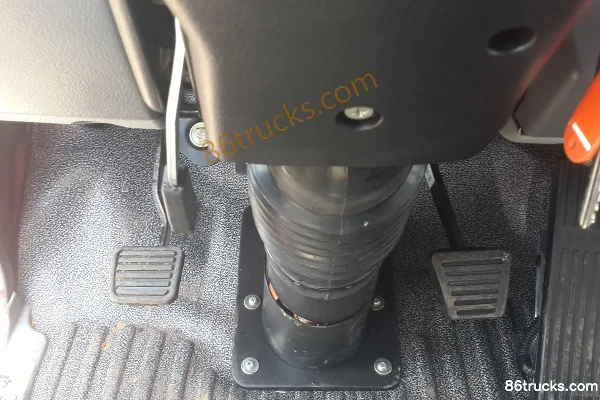 Sinotruk Haoman H3 160 hp 4X2(6 wheels) 4.2m dump truck Cab (3) | 86Trucks