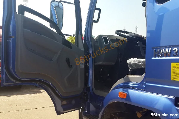 Sinotruk Haoman H3 130 hp 4X2(6 wheels) 4.2m dump truck Cab (1) | 86Trucks