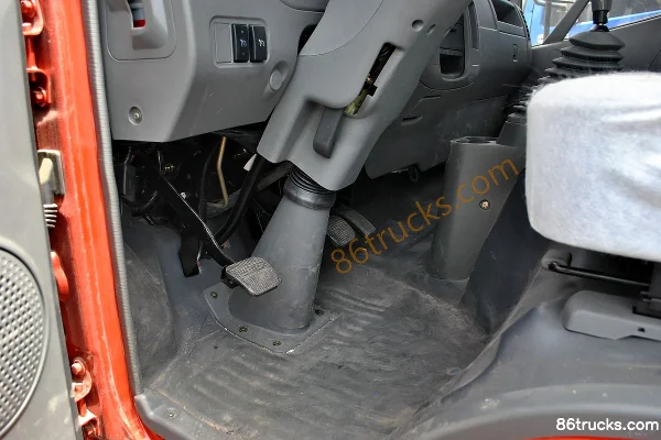 Foton Aumark 5 Series Medium Truck 170 hp 4X2(6 wheels) 6.2m Van Cargo Truck Cab (2) | 86Trucks