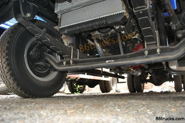 Foton Aumark série 5 170 ch 4X2(6 roues) camion porteur à ridelles semi-cabine de 6,8 m Châssis (3) | 86Trucks