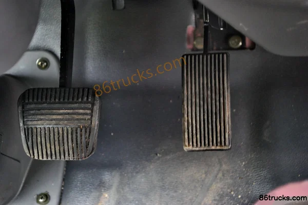 Foton Aumark 3 156 hp 4X2(6 wheels) Grain Van Light Truck Cab (3) | 86Trucks