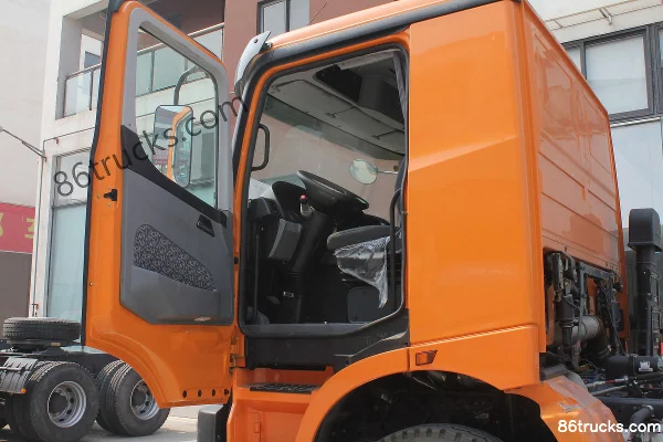 Beiben V3 Heavy Truck 330 hp 6X4(10 wheels) 5.6m LNG Dump Truck Cab (1) | 86Trucks