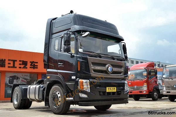 Sinotruk Wangpai W5G Heavy Truck 380 hp 4X2(6 wheels) Tractor Truck (10-speed) Exterior