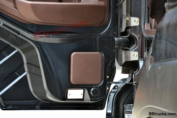 Sinotruk Wangpai W5G Heavy Truck 380 hp 4X2(6 wheels) Tractor Truck (10-speed) Cab (2) | 86Trucks