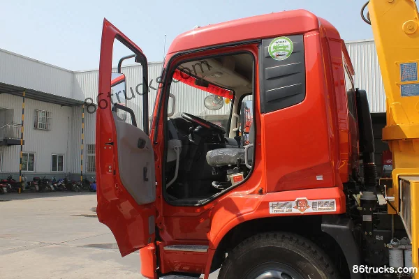 Dongfeng Commercial Vehicle Tianjin 180 hp 4X2(6 wheels) 6.3-ton Truck-Mounted Crane (Shimei Machine) Cab (1) | 86Trucks