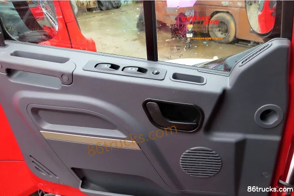 JAC Gallop A5W Heavy Truck 350 hp 8X4(12 wheels) 9.5m Flatbed Cargo Truck (Ratio: 3.417) Cab (1) | 86Trucks