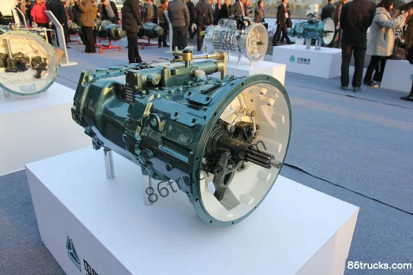 Sinotruk HW25712X 12-speed manual transmission Exterior (2) | 86Trucks