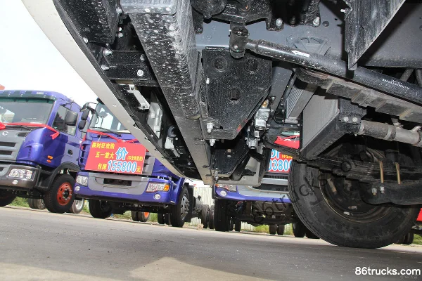 JAC Gallop K6 Medium Truck 165hp 4X2(6 wheels) 6.8m Sleeper Cargo Truck (MaxxForce Power) Chassis (3) | 86Trucks