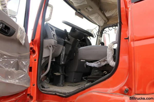 Dongfeng Yuhu Medium Truck 180hp 4X2(6 wheels) 6.8m stake truck (axle ratio: 6.5) (DFS5168CCYL1) Cab (3) | 86Trucks