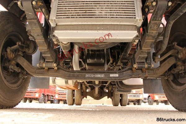 Dongfeng Yuhu Medium Truck 180hp 4X2(6 wheels) 6.8m stake truck (axle ratio: 6.5) (DFS5168CCYL1) Chassis (1) | 86Trucks