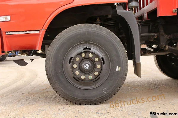 Dongfeng Yuhu Medium Truck 190 hp 6X2(8 wheels) 7.2m stake truck (EQ5253CCYF1) Chassis (2) | 86Trucks