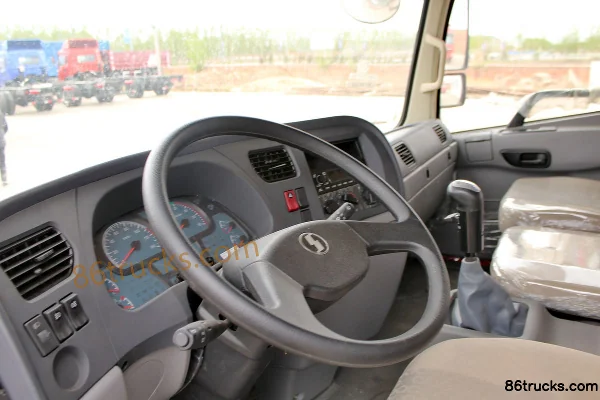 SHACMAN Commercial Vehicle Xuande X6 Medium Truck Composite Edition 220hp 6X2(8 wheels) 9.5m Stake Truck Cab (1) | 86Trucks