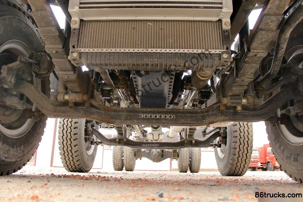 SHACMAN Commercial Vehicle Xuande X6 Medium Truck Composite Edition 220hp 6X2(8 wheels) 9.5m Stake Truck Chassis (1) | 86Trucks